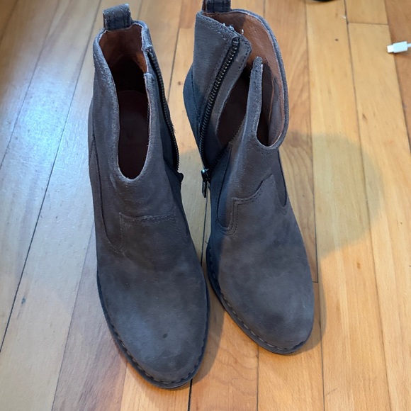 Frye Madeline Short Suede, Gray, 7.5 - Picture 3 of 5